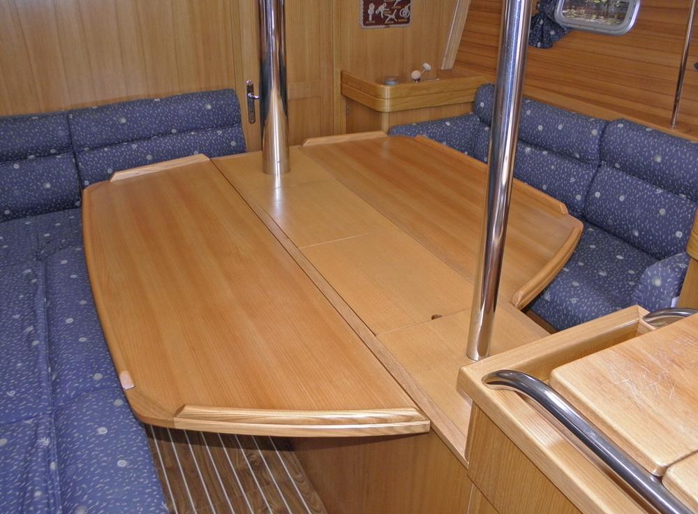 Saloon, Accommodation